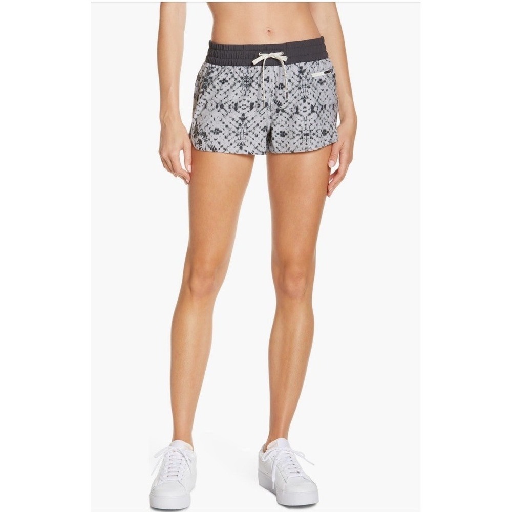 Vuori Clementine Shorts Womens Large Running Athletic Gym Short Gray Shibori